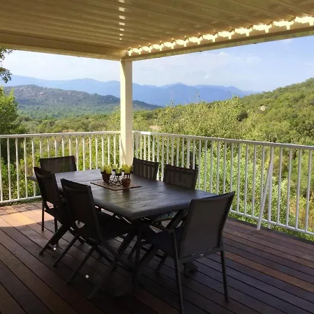 Maison Accueillante Avec Jardin Et Vue Sur Montagne à Porto-vecchio *