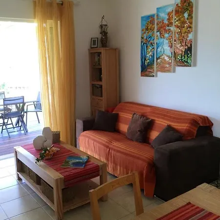 Maison Accueillante Avec Jardin Et Vue Sur Montagne A Porto-vecchio Holiday home